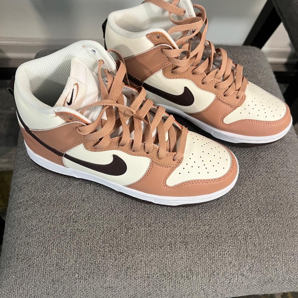 Women Nike Dunk High Sneakers in Clay Pale Ivory and Earth Tone